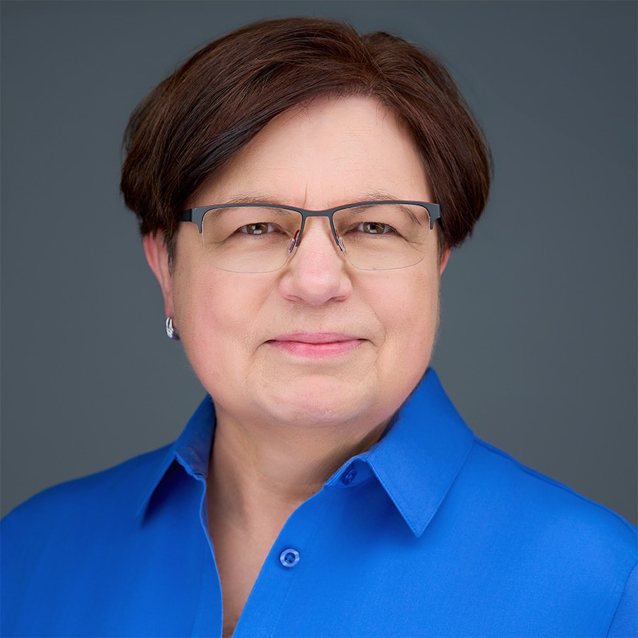 Stephanie Rynas_Headshot-sq